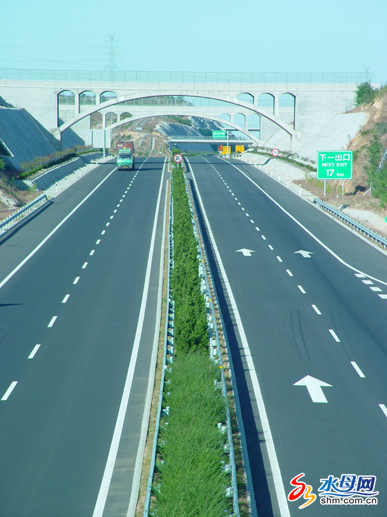 公司瀝青產品用于龍口至青島高速公路